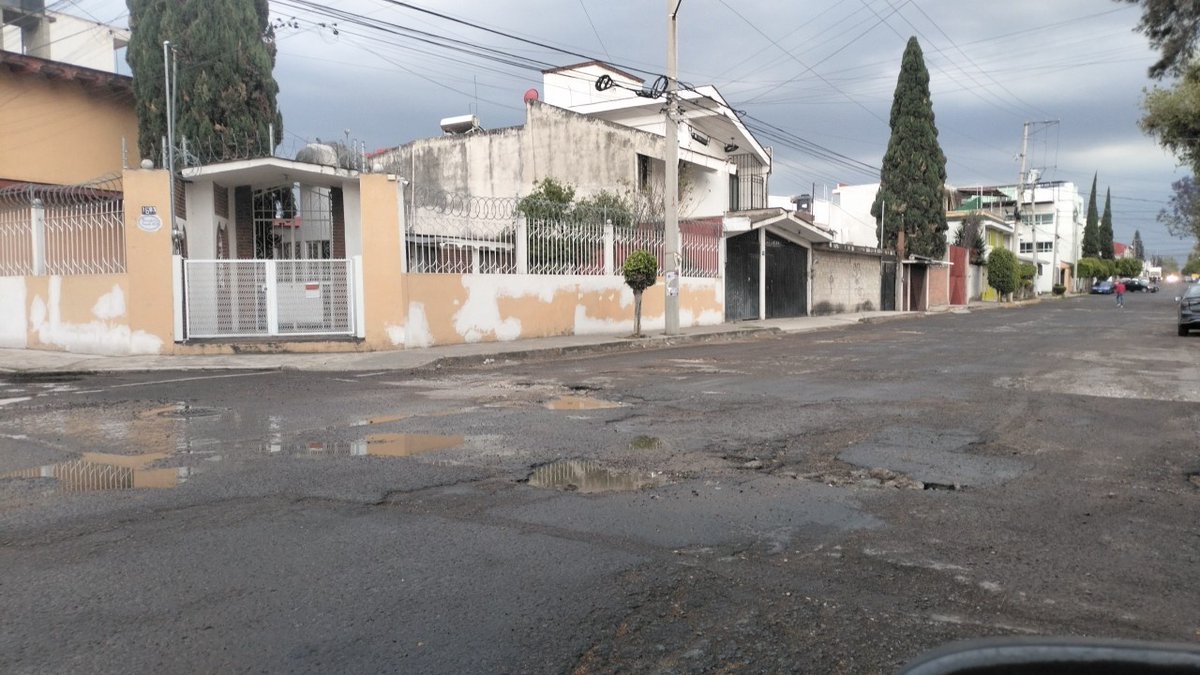 79_pamoca's tweet photo. @pepechedrauimx @InfraPue podrían acudir a tapar estos baches que llevan más de 1 año por acá, es la prolongación de la 16 sur y 87 a oriente, col. Granjas San Isidro https://t.co/rkmT5DPqyy