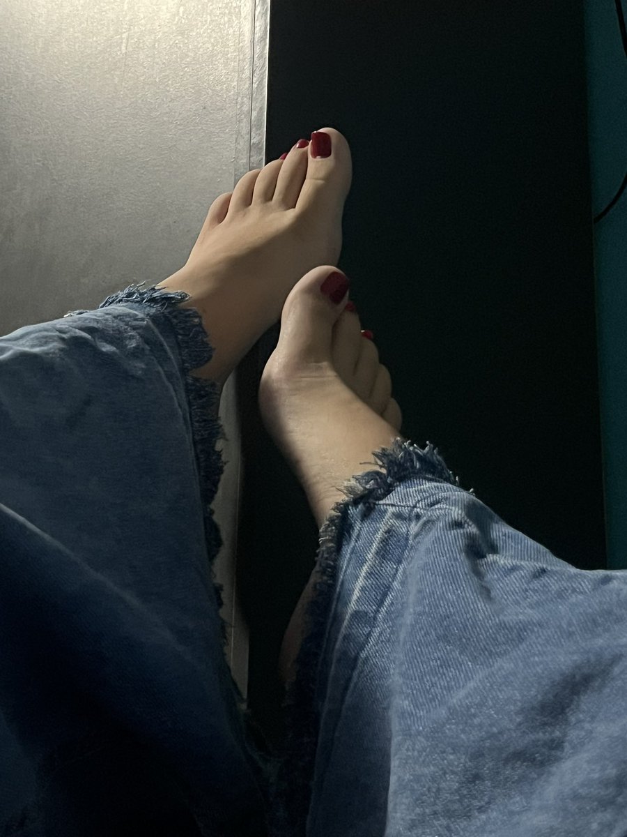 DommeMaay tweet media