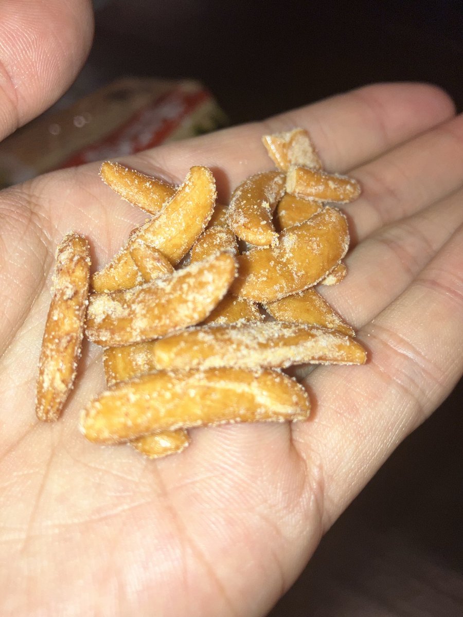 パプリカからのお知らせ

お客様からいただいた柿の種　山賊焼き味(長野県限定)が美味しくて、営業中も大半食べてしまったゆうきでした😅
今週の4日土曜日はしょうじくんと入ります^ ^
もしよかったら来てね〜☺️