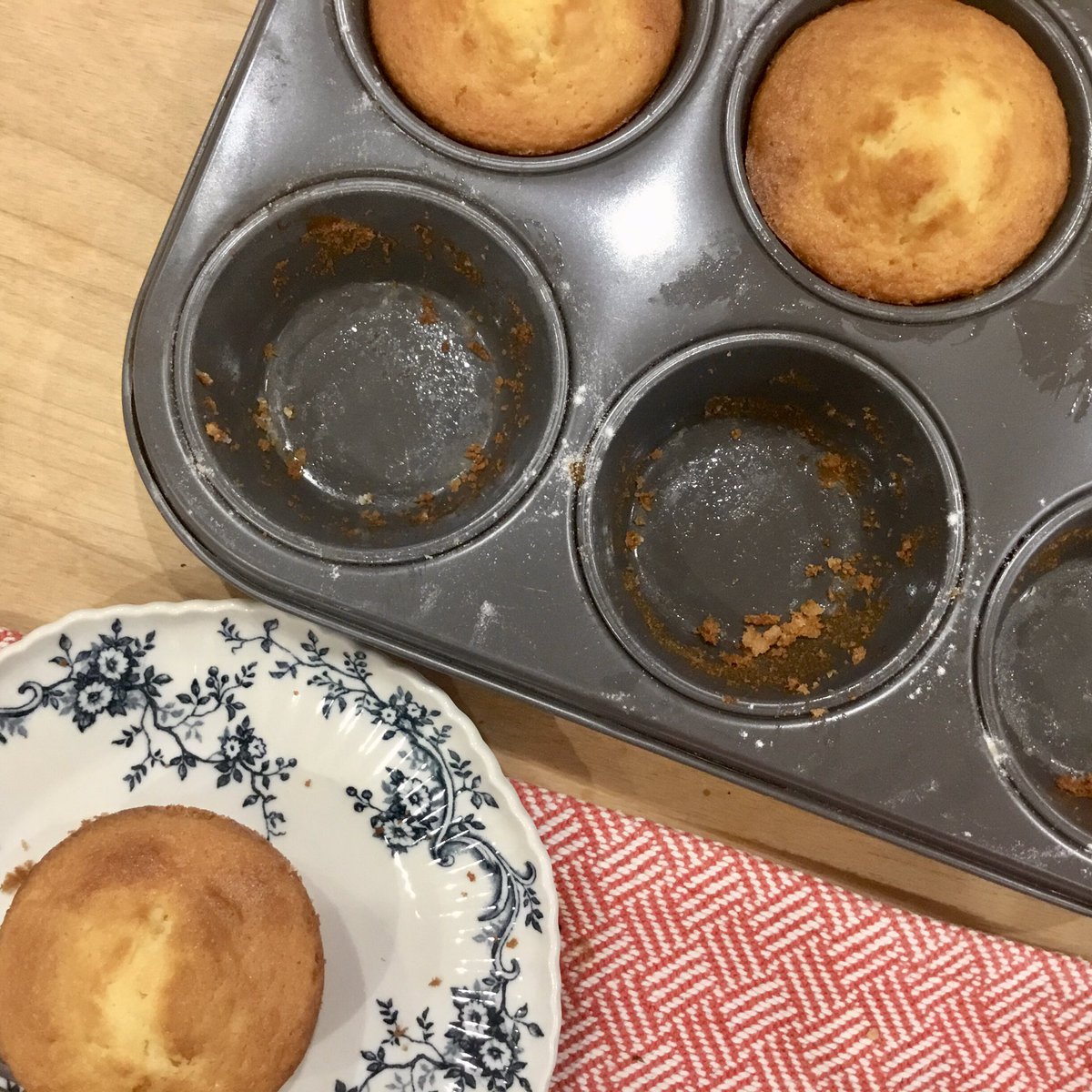 昨日はチョコチップクッキー焼いて今朝はマドレーヌ焼いた〜