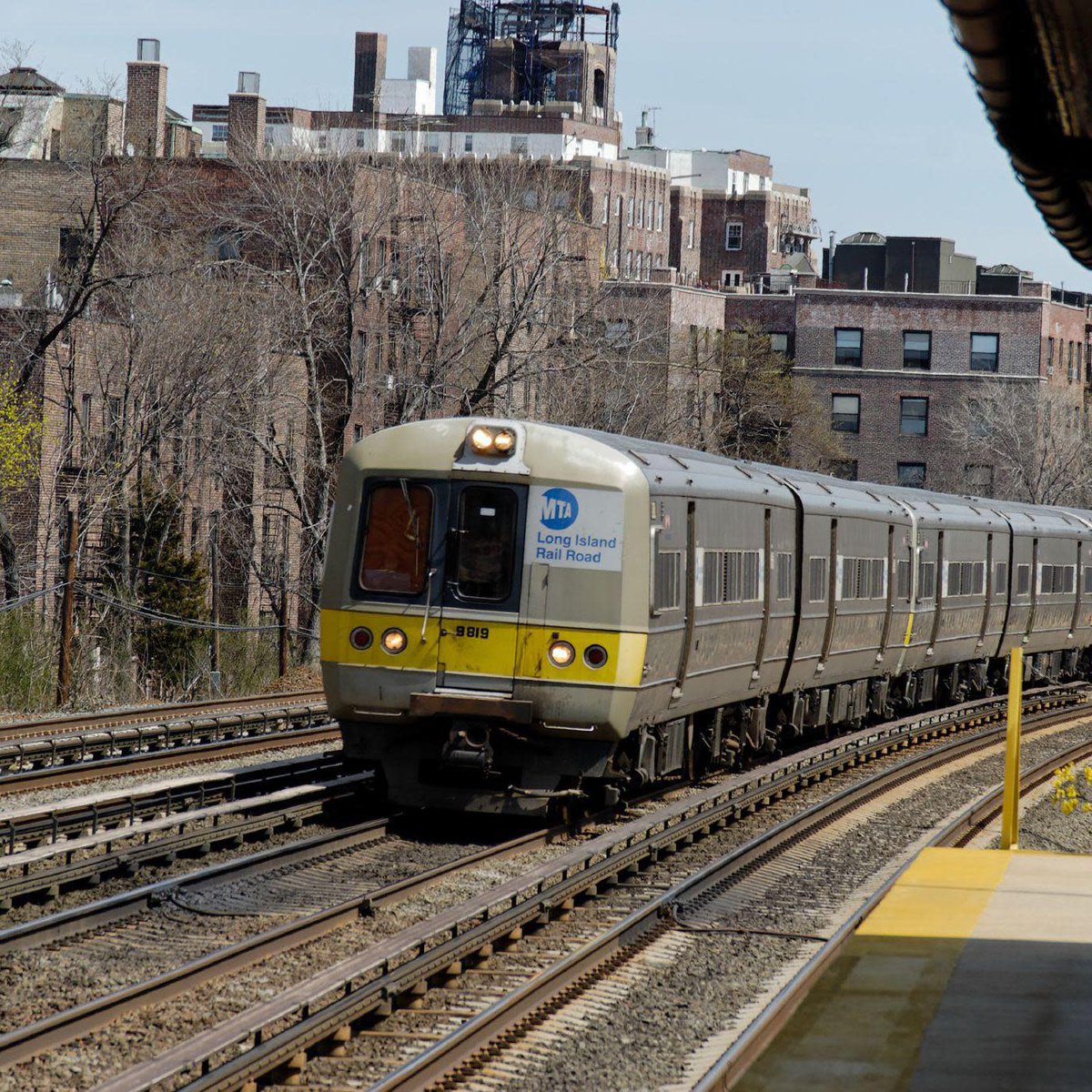 Xpert_things's tweet image. The stalker previously arrested for trespassing at #Billie Eilish’s home has died after being hit by a train in New York.
 
His death is being treated as an apparent accident.