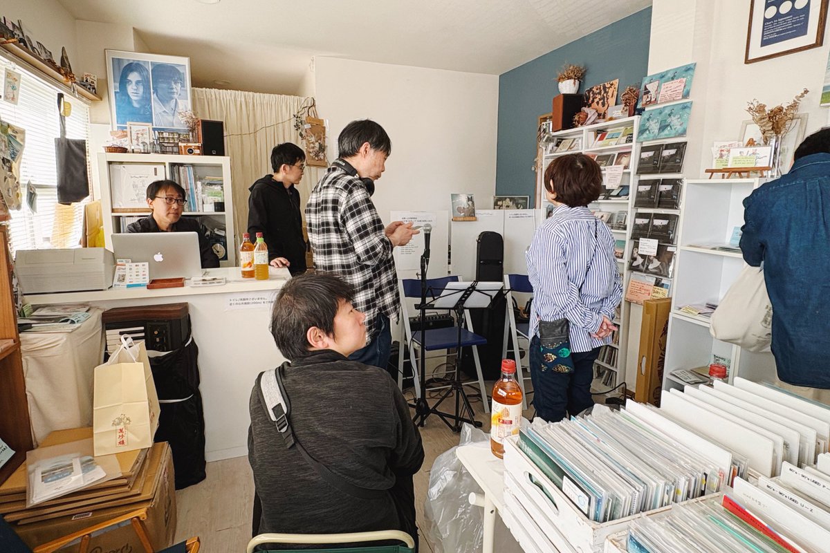 h_shallows's tweet photo. 日曜日は憧れのイベント"fermata"にてPorta Azul初ライブ in 鎌倉でした。
ここ数年どっぷりハマってしまったブラジル音楽の深遠さを、凄腕DJ陣の選曲で味わいながら。穏やかで楽しい時間でした。
主催陣、中村さん、はるばるお越し下さった皆様、ありがとうございました🌊
ポルアズphoto by taraiさん https://t.co/z3rkZeUkkU