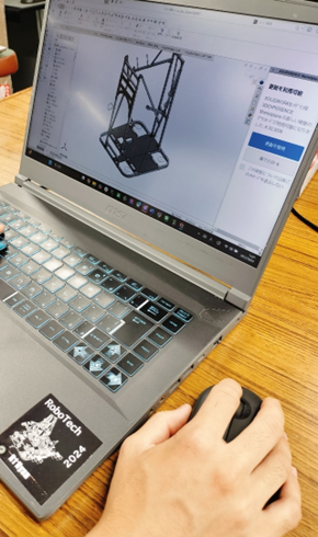 UTRoboTech's tweet photo. 【機械屋の紹介】
機械屋はロボット機体の設計と加工を担当します。
機械屋の魅力はなんといってもロボットの根幹を作り上げることができる点です！
ロボットを無から創造する、欠かすことのできない役割を担っています！
#東大 #RoboTech #春から東大 #東大オリ2026 https://t.co/0mlRnP1HSD