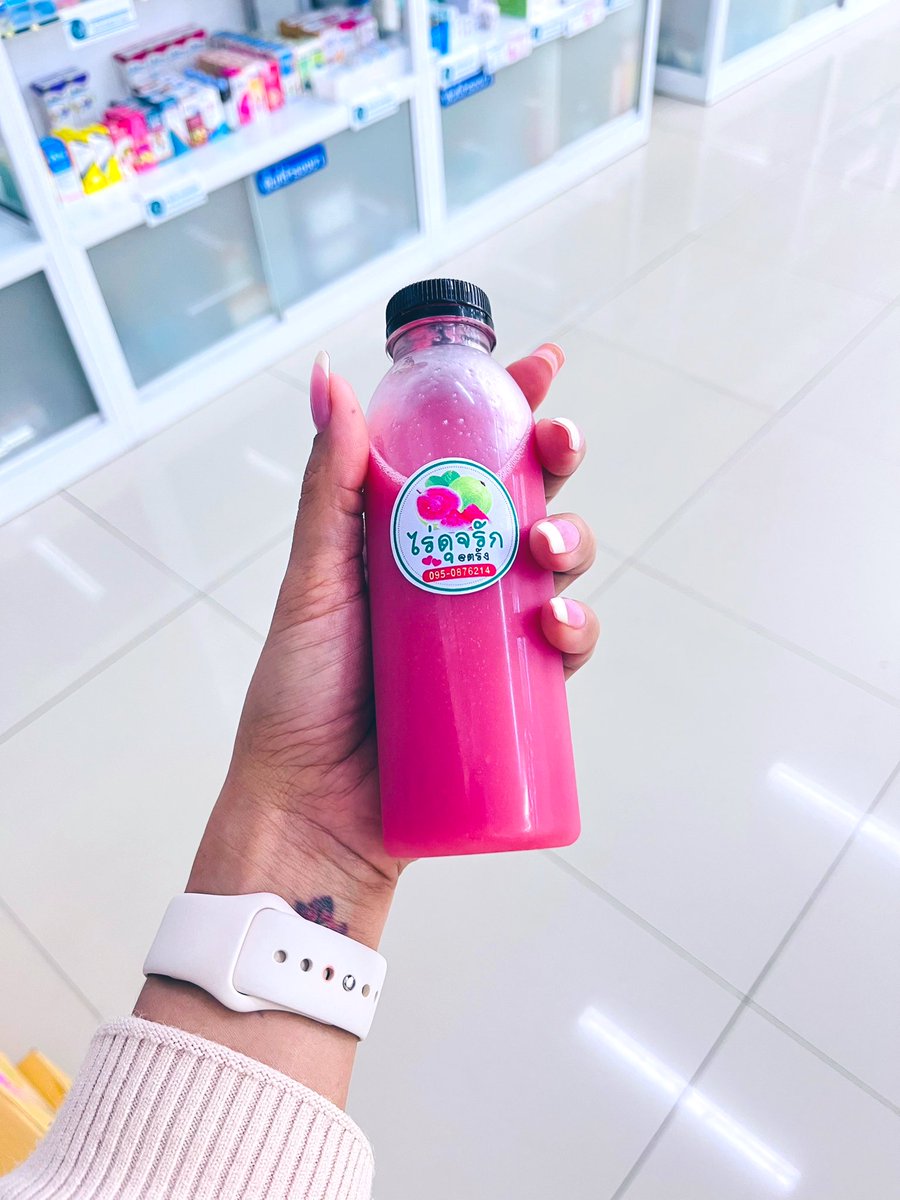 ได้กินแล้ววววว น้ำฝรั่งไส้แดง 
อร่อยมาก กินแล้วเป็นคนสวยขาาา เลย 🤭

(แอบเขินนิดนึงตรงที่ น้องที่มาส่งกลับไปบอกว่า “พี่ที่รับของน่ารักมากเลยยย”) 

อย่าเล่นกับใจคนโสดนะ 😁