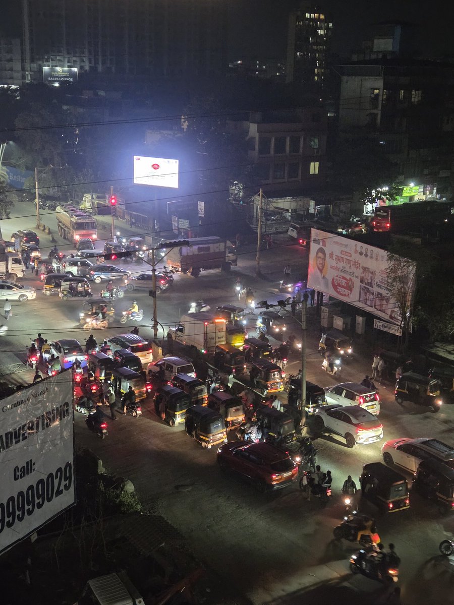drmihird's tweet photo. Anantam Junction at Kalyan shil road has become a joke.  Vehicles casually drive on the wrong side of divider coming from Gharda Circle and cause congestion.  No one is even bothered about the law or basic traffic rules.   
@MTPHereToHelp @ThaneTraffic https://t.co/2hCfZ2BL42