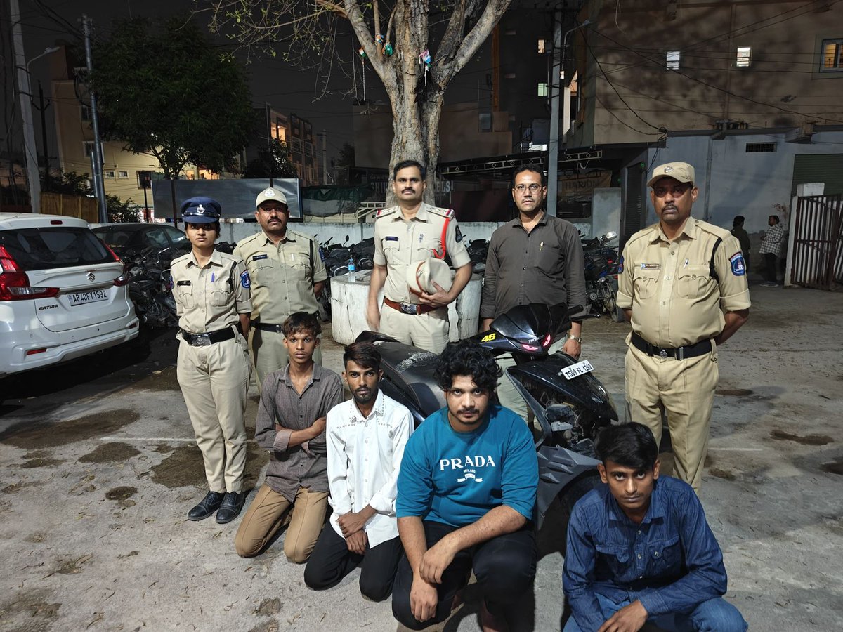 jsuryareddy's tweet image. A group of Youths Created Chaos by performing #BikeStunt for #reelvideo in front of the Police in #Attapur, #Hyderabad .

Two people performed Dangerous #Stunts on Scooter, without Helmets, in front of the Police Vehicle.

Another two recorded the Bike Stunt in their phone, by