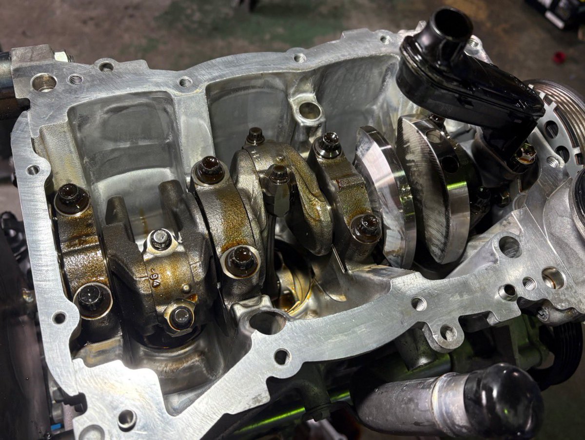 フラット tweet media