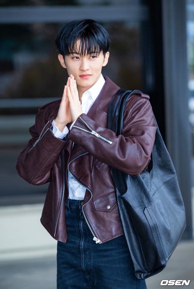 MARK LEE BASE tweet media