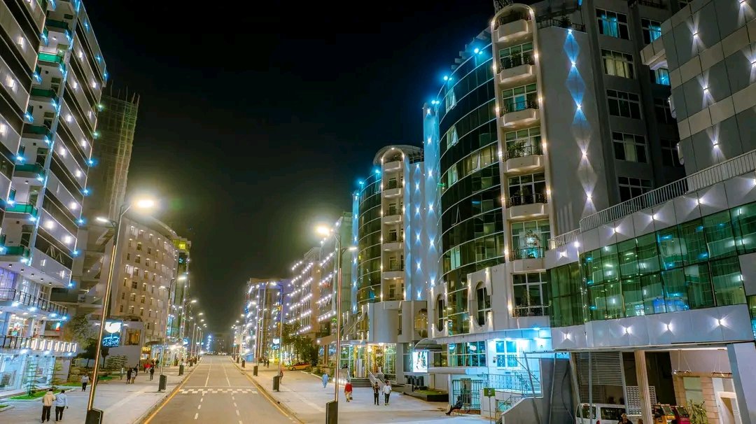 AlbisoAchaAlto's tweet image. #ኢትዮጵያን ወደ ተምሳሌት ሀገር፣
#አዲስ አበባ የምሽት ገፅታ፣
"ውብ፣ ጽዱና ምቹ አዲስ አበባ!"
#Addis Ababa, Ethiopia