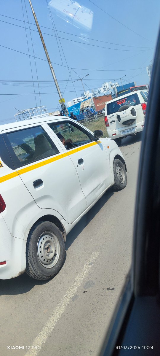 zpanks's tweet photo. This is daily for most of Pune. Everyone thinks that they can reach early if they can overtake from wrong side and block the parallel lane. CIVIC SENSE really is needed. You getting your DL is not enough proof of how you behave in traffic. @PuneCityTraffic @PuneCityPolice https://t.co/PC7b1EHZyY