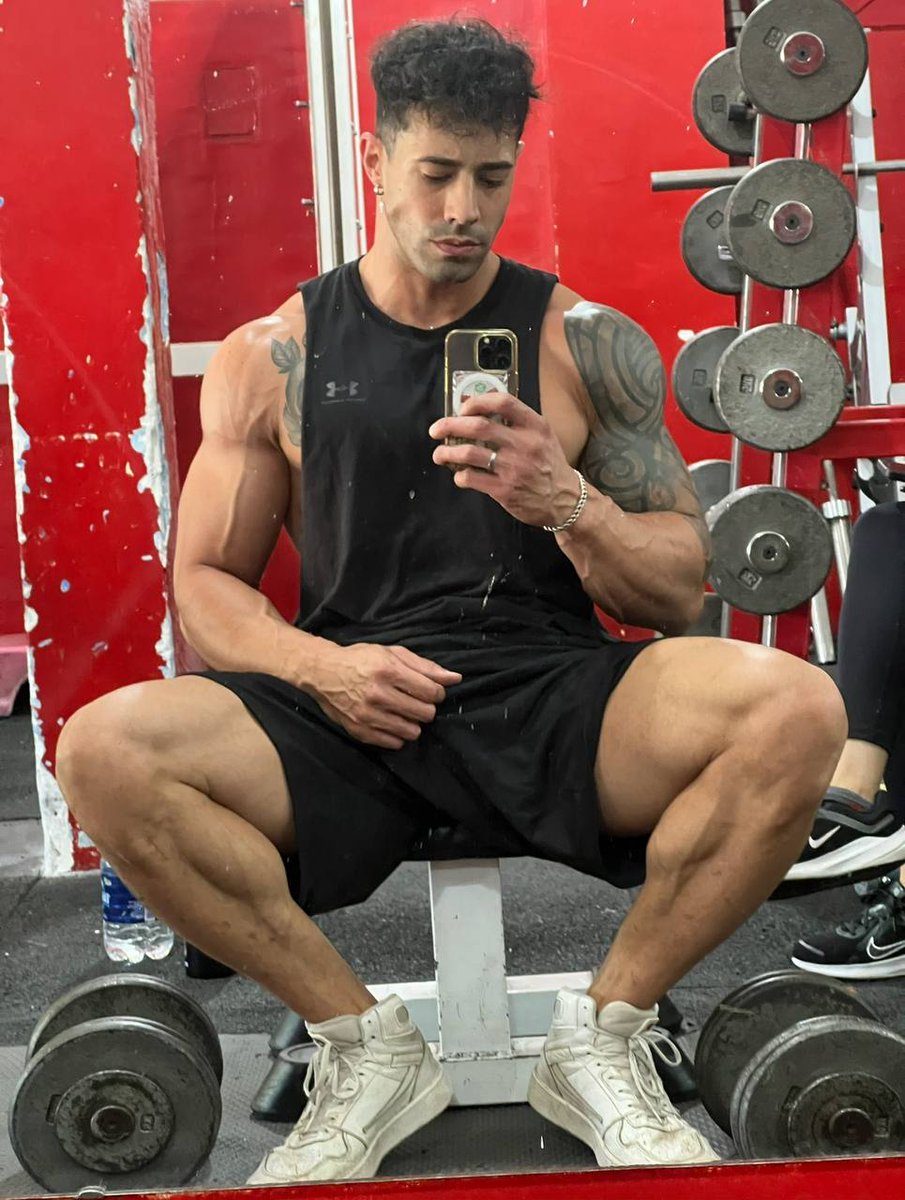 urdaddyelijah's tweet photo. Looking for gym buddy Lol https://t.co/ySCS2gbCHK