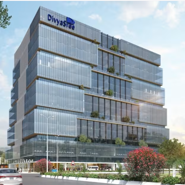 ChennuSridhar's tweet image. #Hyderabad #HITECcity #CommercialRealEstate #OfficeSpace

Divyasree Trinity Block 1 to undergo major redevelopment 🚧📍 HITEC City

Low-rise (2 lakh sq ft) to be replaced with 7 lakh sq ft of premium office space 
Currently at excavation stage

📷 : JLL
