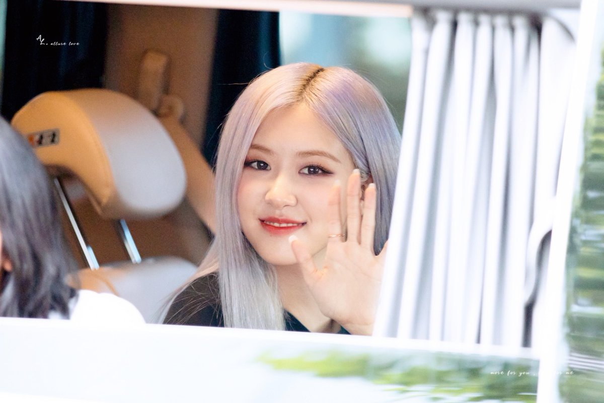 Llegando justita al #ℳ𝐲ɑ𝚑ʼ𑁯𔘓ᰍ𝚍e𝚋u𝐭, espero aún conseguir un puestecito frente al truck de los #ℑcᥱː𖤓Ꮳre‌α꧑۶ৎ, y escoger bien entre los #𝟹𝟶·𝐬𝚠eetყིྀ𝑓𝕝α𝐯ors para no perderme ni un solo segundo más de este lindo evento.

𝑣e𝑛u'𝑠 𝑔o𝑑𝑑e𝑠𝑠 ୨୧