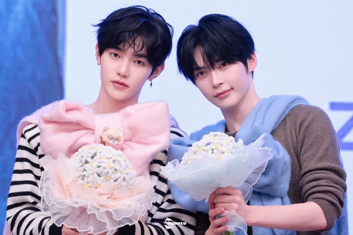 tori 🐬 tweet media