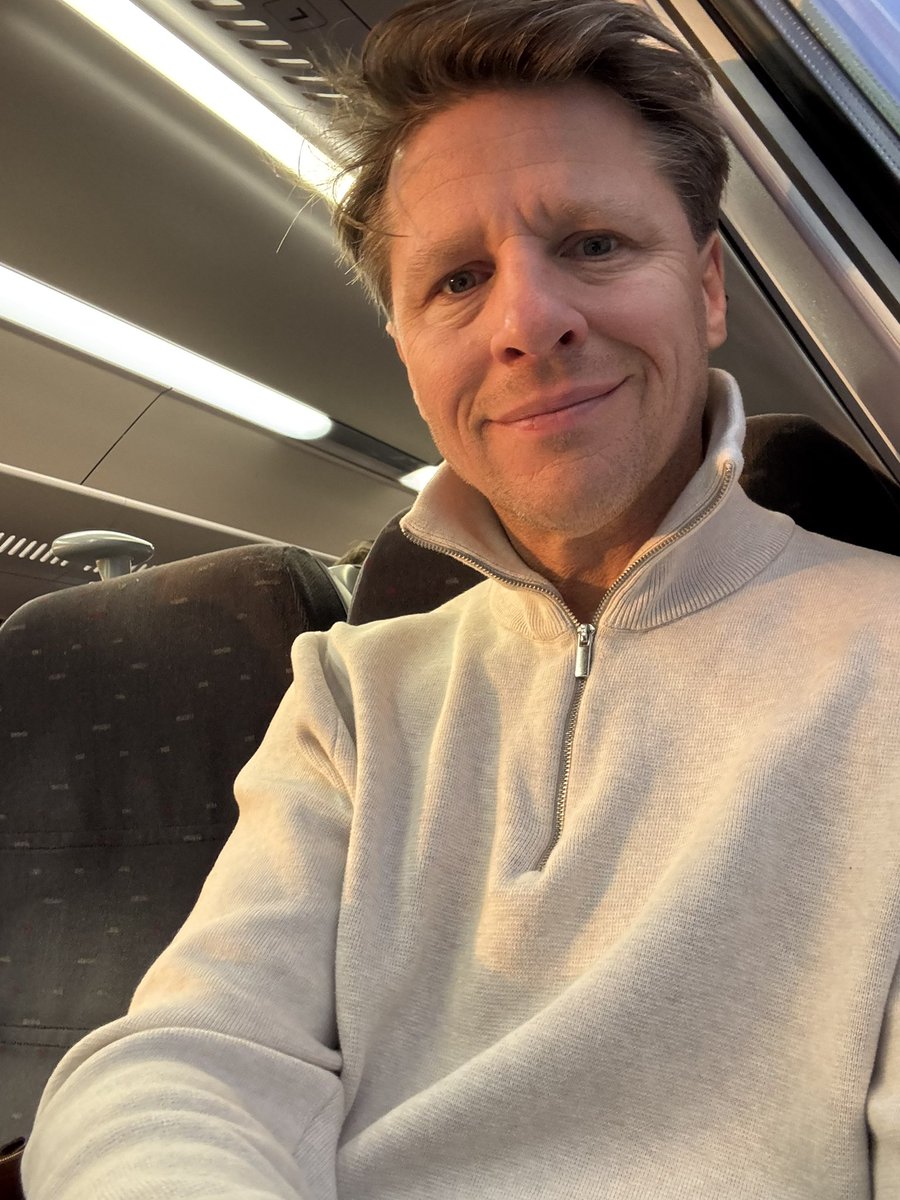 Axel Ronse tweet media