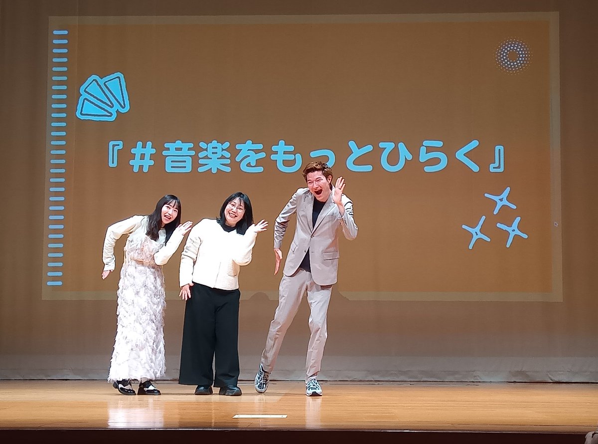 nnanjoh's tweet photo. 西荻窪でシンポジウム「コンサート手話通訳から見えてきた景色と、イベントアクセシビリティー」に参加しました。
みんなで同じイベントを楽しめたらいいよね。
ゲストは松竹芸能の吉冨さくらさん、デフリンピック陸上金メダリスト山田真樹さん。
#音楽をもっとひらく https://t.co/cr5Y321txY