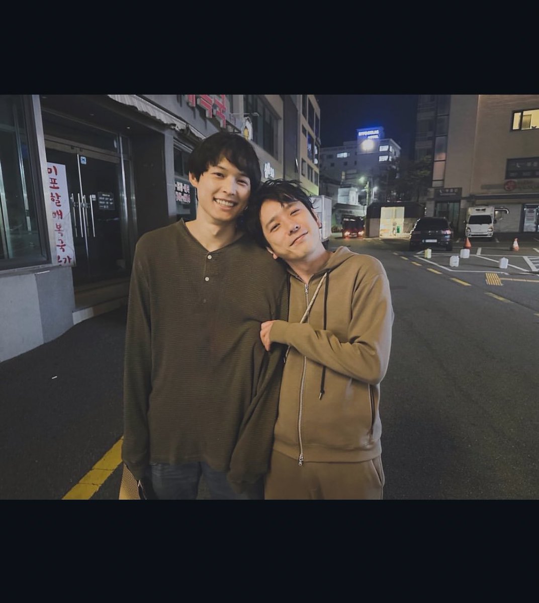 amnos2mai's tweet photo. うどーなつまだ北斗さん継続ですか？
ニノほくのアクスタ持って丸亀行きたいよ💛🖤 https://t.co/lPu6o8SHI7