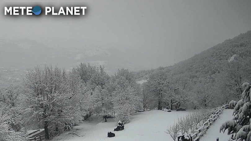 meteoplanetit's tweet photo. Prossime 48 ore con #piogge diffuse ⛈️ specie su medio basso Adriatico e parte del Sud. #Neve ❄️ anche copiosa specie sui rilievi di #Abruzzo, #Molise e parte della #Basilicata. Venti forti settentrionali e di #Bora con temperature sotto le medie. https://t.co/wOkNykUI69