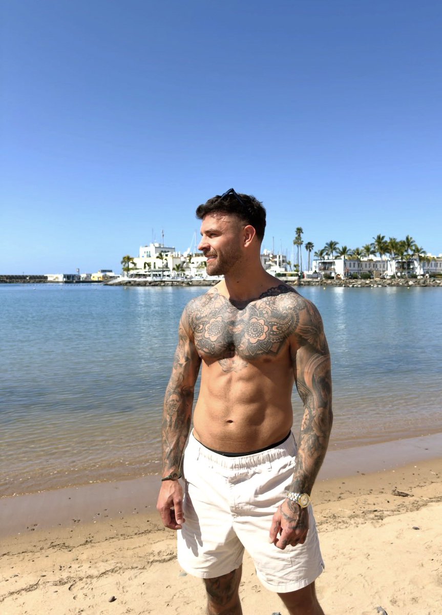 Fit Famous Males tweet media