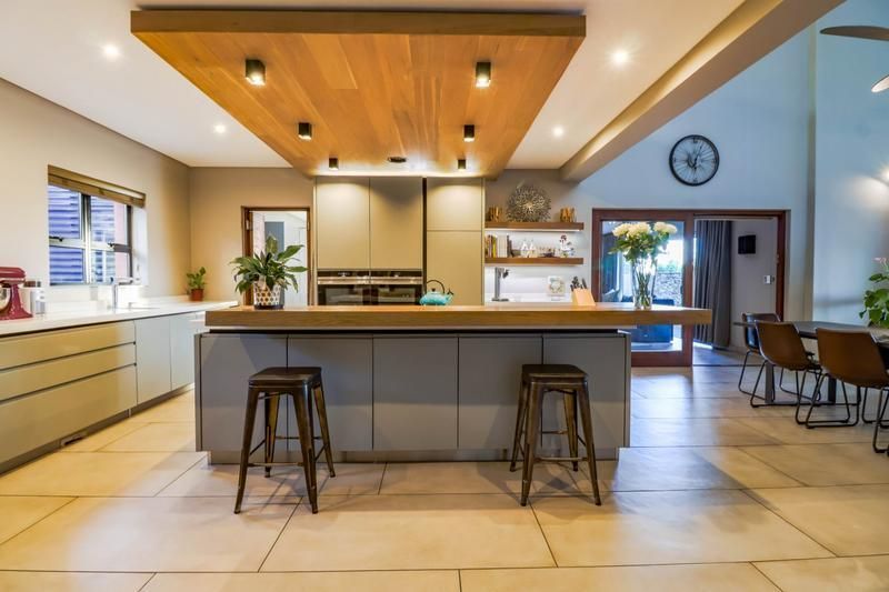 propcentralsa's tweet image. You'll love living here! View this Copperleaf Estate home at buff.ly/nBddvpZ listed for R13,900,000
4 Bedrooms| 4 Bathrooms| 4 Garages| Pool
Follow #PropertyCentral for #EXTREME property
#DreamHome #LuxuryLiving #GolfLife