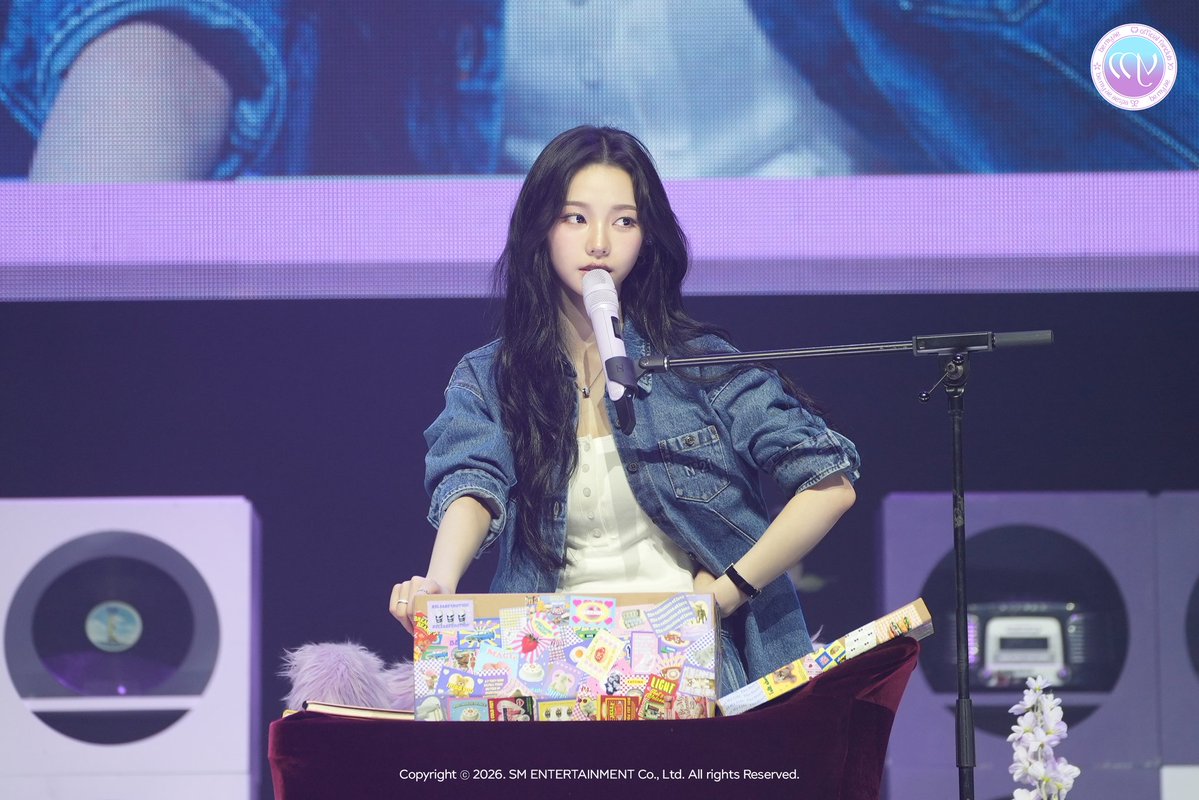 순간의 카리나 tweet media