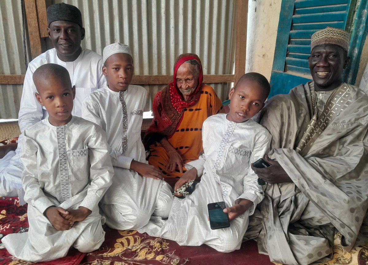 GaouHadji's tweet photo. Eh oui la fête est tjrs belle en s'entourant de ces petits fils et arrière petits fils! https://t.co/4XOMbV7Gp2