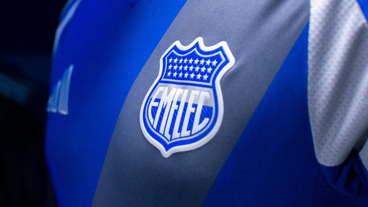 javieralavar's tweet photo. INDUMENTARIA 2️⃣0️⃣2️⃣6️⃣|| Gracias a la buena relación construida con la marca internacional @adidas y @CSEmelec 🔵⚡️se logró adelantar el lanzamiento de la camiseta titular y alterna para el 28 de abril, en el marco del aniversario del club 👏🏻  ¡SE VIENEN LOS 9️⃣7️⃣ DEL BOMBILLO! https://t.co/afRCf9LOWp