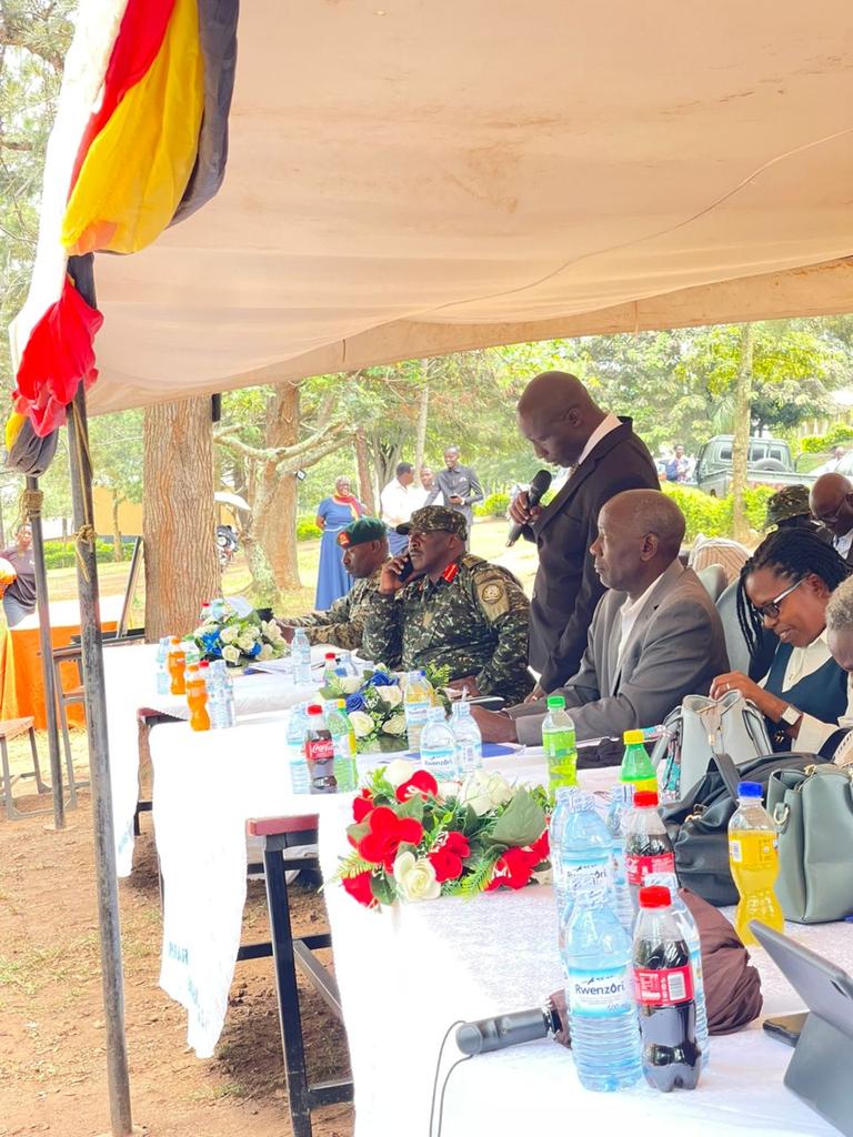 MABSS2004's tweet photo. Our Headteacher Capt. Richard Okullo shares insights on school leadership, academic progress, and development at Mbarara Army Boarding Secondary School.
For information visit #SchoolLeadership
#PTAmeeting
#AGM
#mabss
For more information visit
https://t.co/AVByTpCE0y https://t.co/rYXFCCwXvq