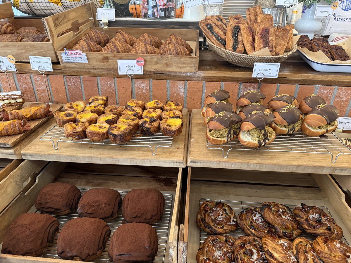 2020jgc5's tweet image. カンナムカフェ☕️
クリニック終わってかわいいカフェ行きたいなーと歩いてたら見つけたお店。

レモネードもラテもエッグタルトも塩パン明太マヨネーズパンも激うま😍
韓国のパンってレベル高いのね👍

#江南
#韓国グルメ
#ソウル
#韓国カフェ