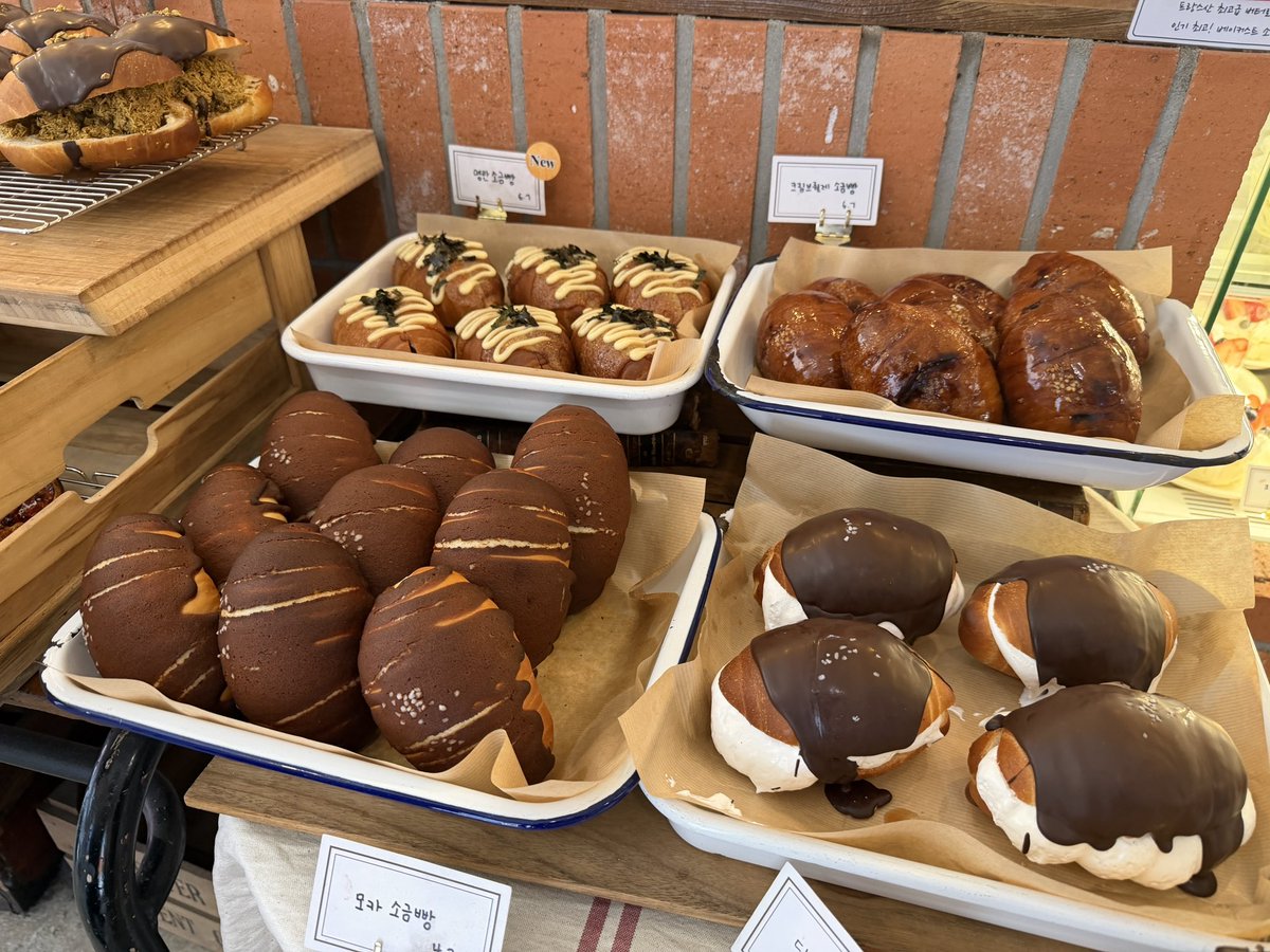 2020jgc5's tweet image. カンナムカフェ☕️
クリニック終わってかわいいカフェ行きたいなーと歩いてたら見つけたお店。

レモネードもラテもエッグタルトも塩パン明太マヨネーズパンも激うま😍
韓国のパンってレベル高いのね👍

#江南
#韓国グルメ
#ソウル
#韓国カフェ