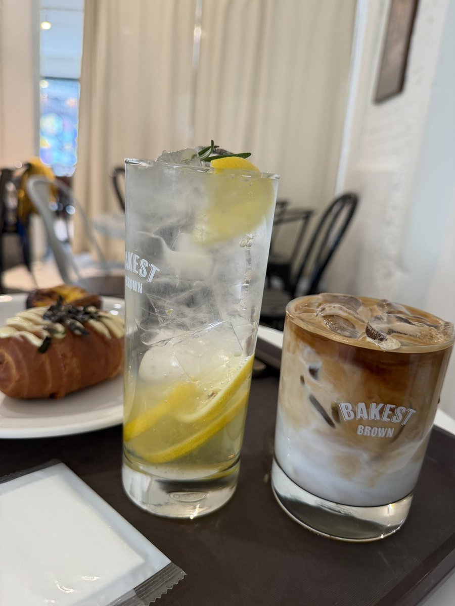 2020jgc5's tweet image. カンナムカフェ☕️
クリニック終わってかわいいカフェ行きたいなーと歩いてたら見つけたお店。

レモネードもラテもエッグタルトも塩パン明太マヨネーズパンも激うま😍
韓国のパンってレベル高いのね👍

#江南
#韓国グルメ
#ソウル
#韓国カフェ