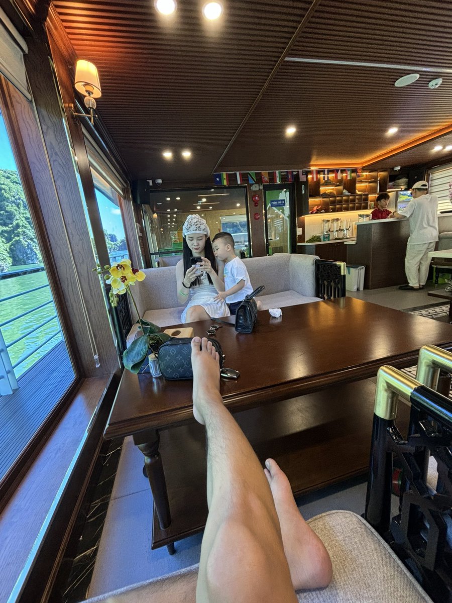 Mr. B is Mr. Coin's father.🇻🇳🇻🇳 tweet media