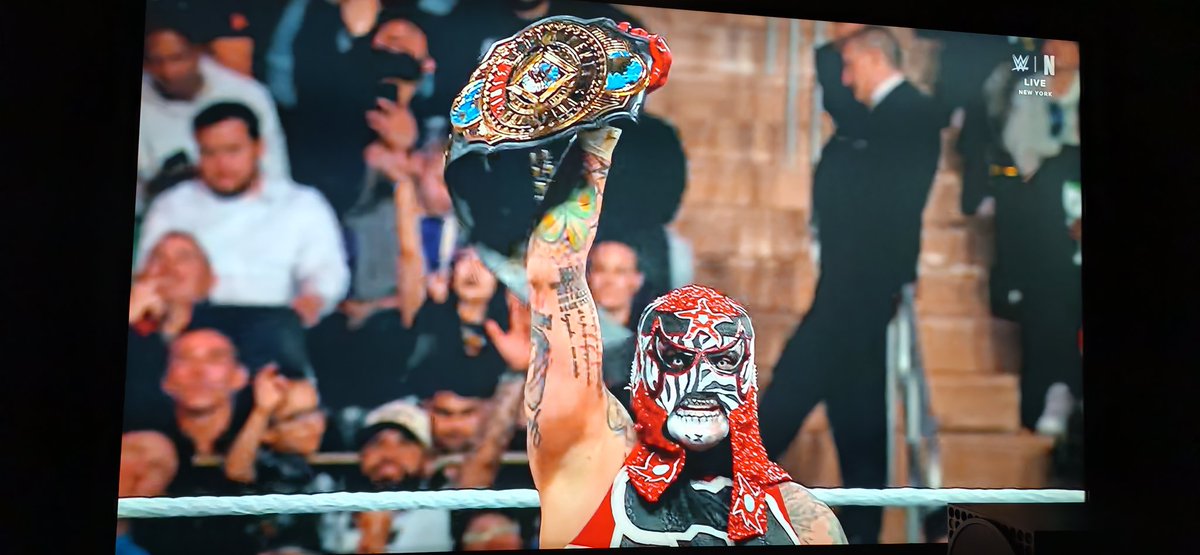 KaorukoWaguri32's tweet photo. Sigue reynando el cero miedo chicos
SIUUUUUUUUUUUUUU
๐ค๐ ๐
#PentaOM
#Ceromiedo
#WWERaw https://t.co/Q1DTk2zYFz