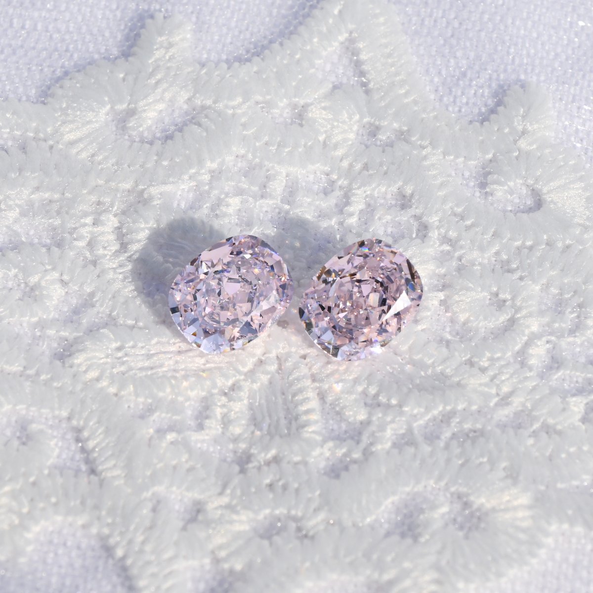 Eeleg_Jewelry's tweet photo. #rt이벤트 #팔로우이벤트
rt + 팔로우 한분께 해당 제품 한개 선물로 드려요!

라이트핑크 컬러가 담긴
✨하이퀄리티 정밀 핸드컷 큐빅 롱쿠션컷✨
폼에 업로드 됐어요!

https://t.co/InpEjKmV6T

핸드컷의 화려한 광채와 귀여운 핑크 컬러가 담긴 하이퀄리티 큐빅 구경하러 오세요!😊😊 https://t.co/6eUKaVZi79