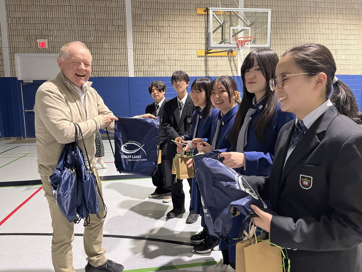 IchKokusai's tweet photo. Great Lakes Christian High Schoolの生徒および教職員の皆様のおかげで、忘れられない思い出と友情を築くことができました。
言葉と行動を通して、神様の愛を示してくださり、��りがとうございました。 https://t.co/stDDYb83iA