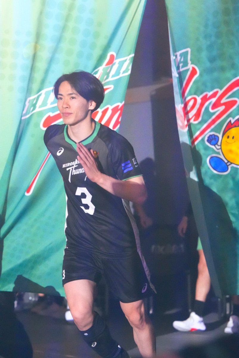 grk_nov15's tweet photo. 2026.03.29
📍東広島運動公園体育館

何たる席！！と怯えつつどうにか😚何たる席と言えど前のシートが高さあるふかふか椅子で、その後ろは段差なしパイプ椅子で🥲試合中はあんまりだったけど、まぁ、はい！

載せられなかった選手は私の技術不足です。照明には完全に負けてるゥ(ツリー続) https://t.co/kWj9tJ4q9i