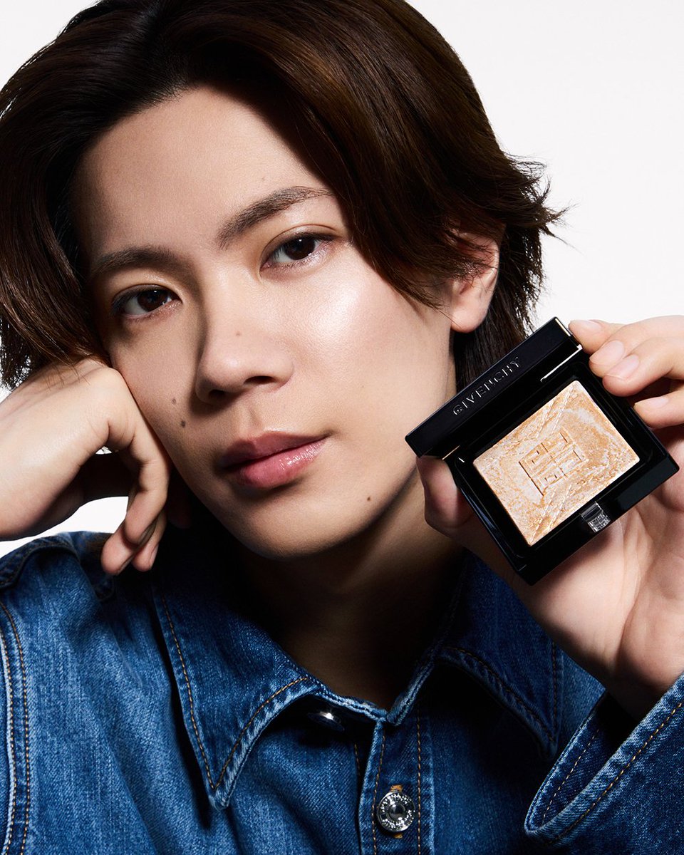 VOGUE JAPAN tweet media