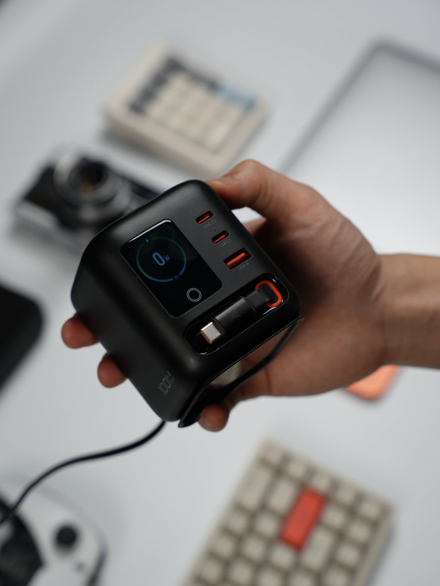 AcefastOfficial's tweet photo. Acefast new Z10 100W GaN Charger with Retractable Cable & TFT Display🔥
✅100W high power, multi-port output with built-in retractable cable
✅TFT HD color screen, real-time charging data display
✅GaN tech: smaller size, lower temp, higher efficiency
#acefast #charger https://t.co/f1nuJ2hEAU