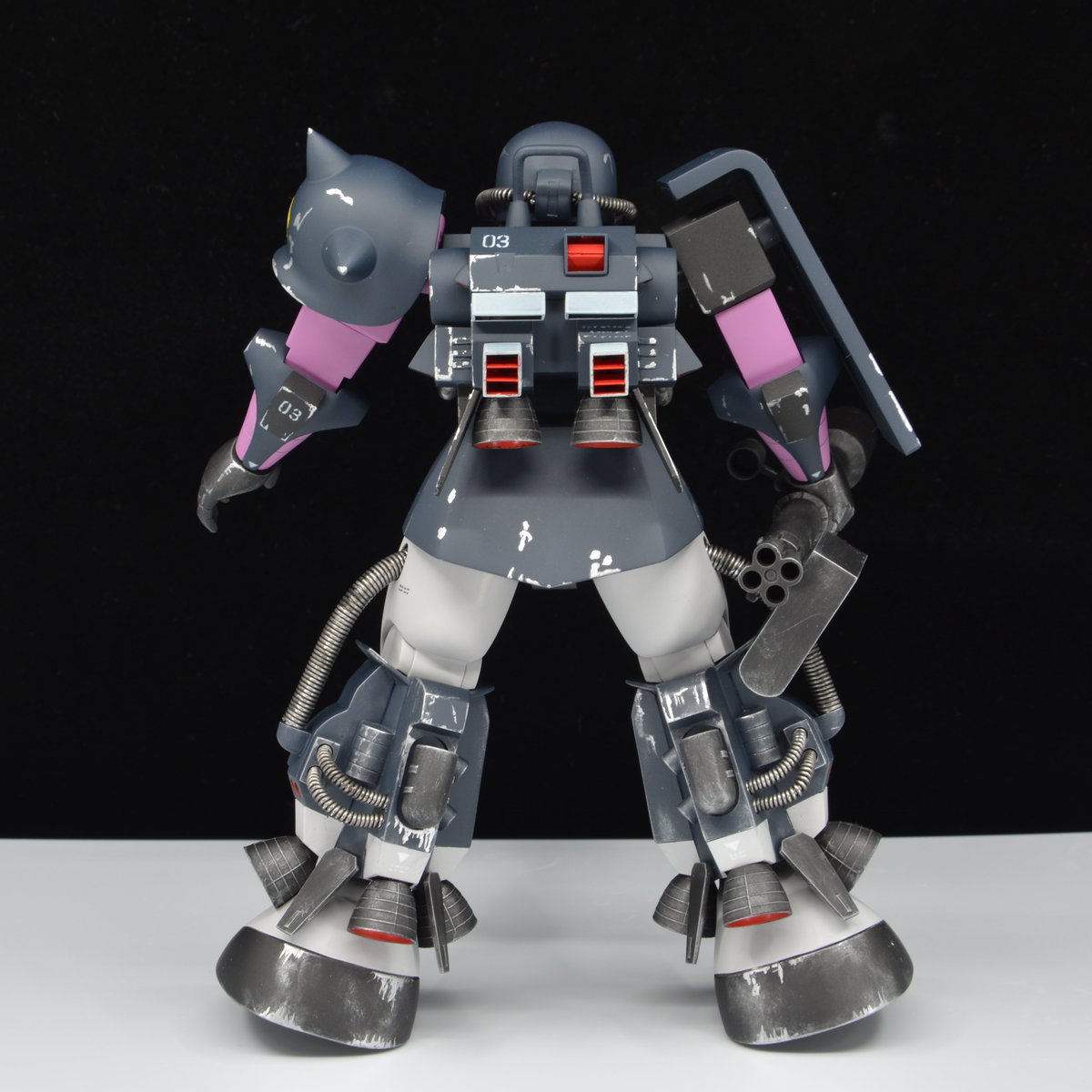 HJメカニクス27にて、1/100黒い三連星06Rを制作

「HOW TO BUILD GUNDAM2」掲載の小田雅弘氏による作例を再現しております

改造のポイントである胴体・バックパック・脚部の制作過程を徹底解説しております

ぜひ！読んでいただけると嬉しいです😄

＃HJメカニクス ＃ガンプラ ＃プラモデル