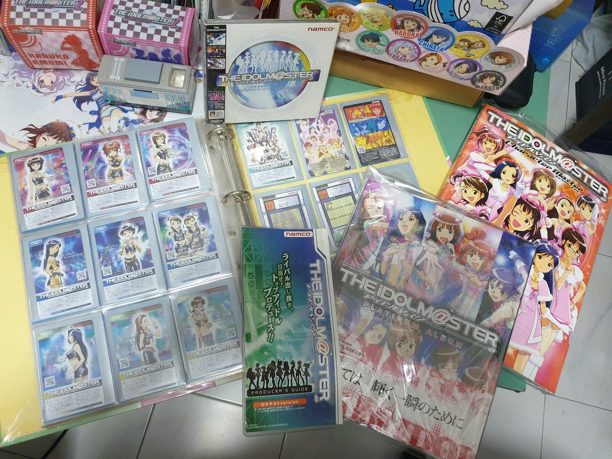 Mycstea's tweet photo. While she's now super popular, there was a time when Chihaya wasn't popular at all and was a handful to produce!

Behold, iM@S relics from 1st Vision!

Interestingly, Chihaya, who hates changing outfits back then, is the one introducing the outfit mechanic in the arcade pamphlet! https://t.co/4uZCycqMod