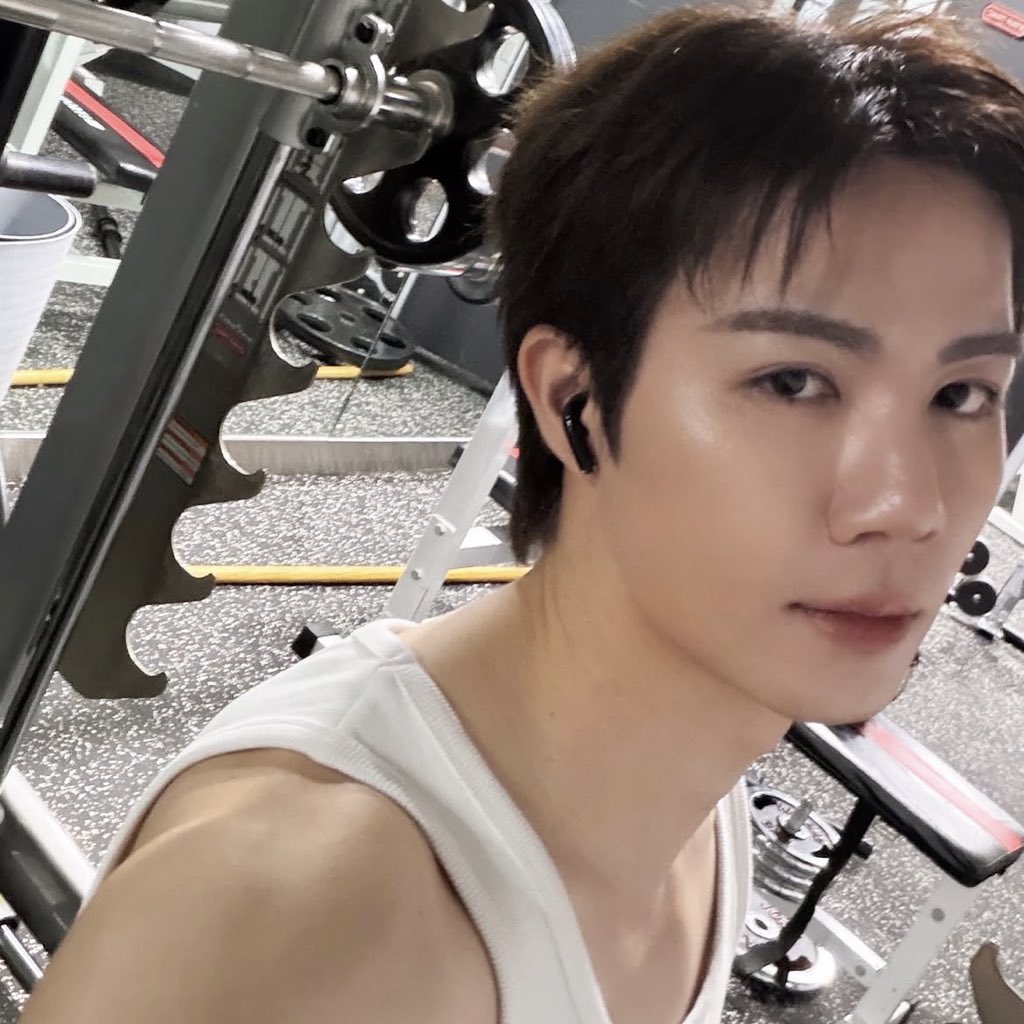 ᨦ ลอลอ ྀིᨩ tweet media