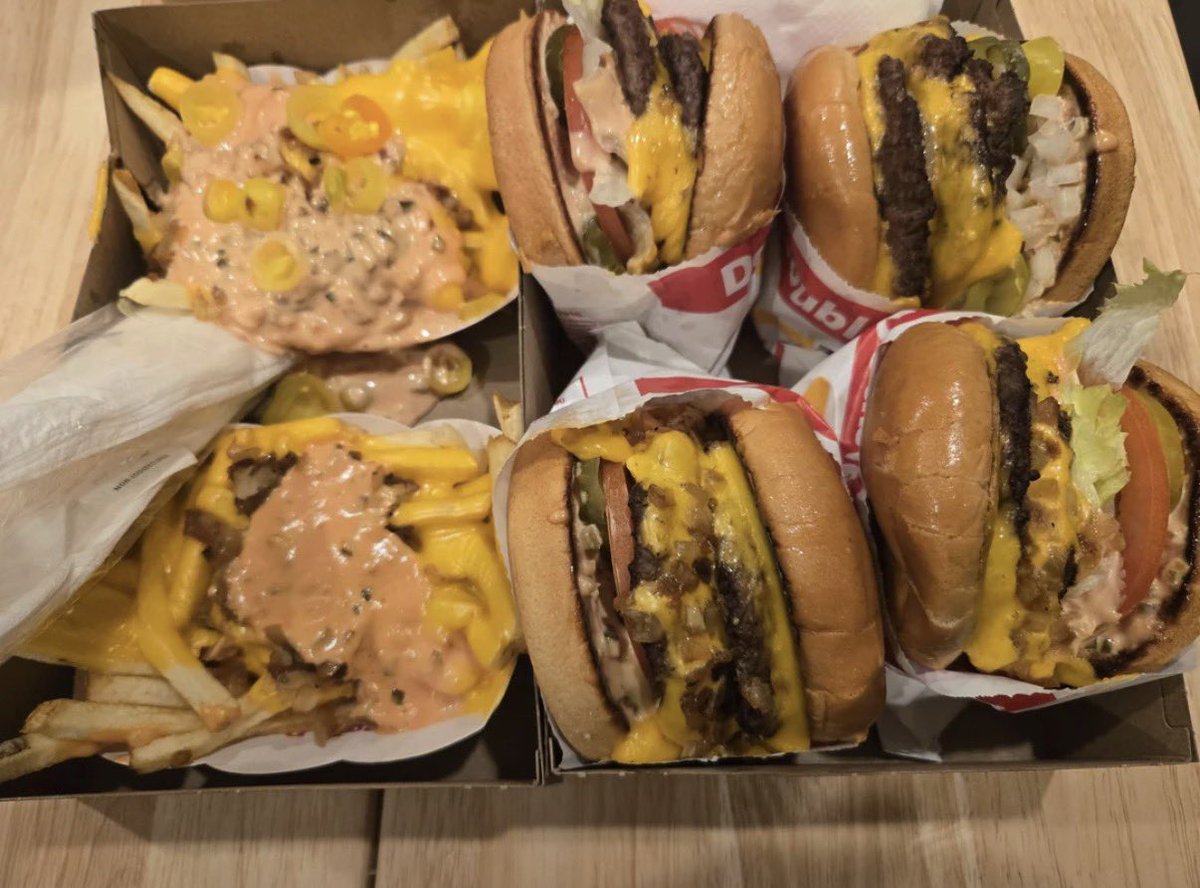 ᶠᵃⁿ In-N-Out Burgers tweet media