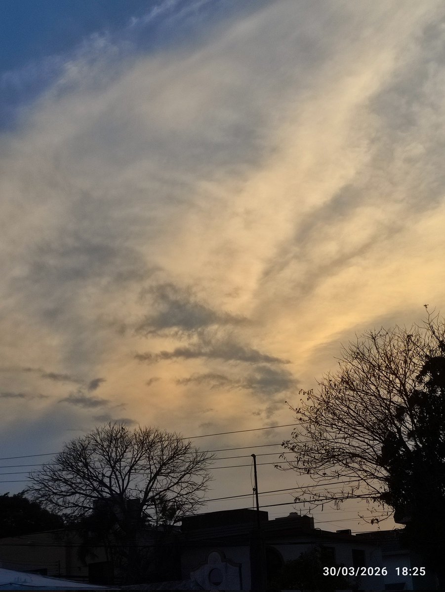 ...❤️...
Pienso en ti...
Despacito muy despacito,
cómo si te dibujara dentro de mi y
quedarás allí grabado.
Quisiera tener la certeza de 
que te voy a ver mañana y 
pasado mañana y siempre.usted 💚
Elena Poniatowska.
#FYL15 #TuPoesía #EroTuits 
Abrazo tierno #FelizVida