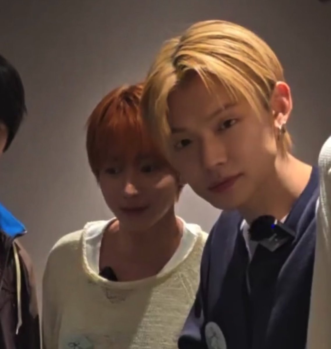 -`☆´- tweet media