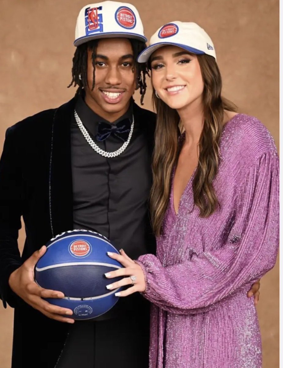 Blue Bud tweet media