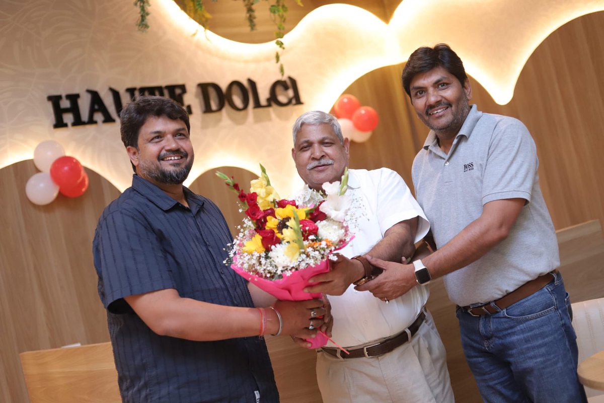 AvdheshTha62135's tweet image. 📷 सेक्टर 62, नोएडा में आज HAUTE DOLCI का भव्य उद्घाटन समारोह सफलतापूर्वक संपन्न हुआ।
📷 #HAUTEDOLCI अपनी प्रीमियम डेज़र्ट्स, इटालियन कैफे स्टाइल और लग्ज़री एम्बिएंस के लिए जाना जाता है, जो अब नोएडा में एक नया अनुभव लेकर आया है।

#hautedolci #haute #noida #viral 
#Sector62Noida