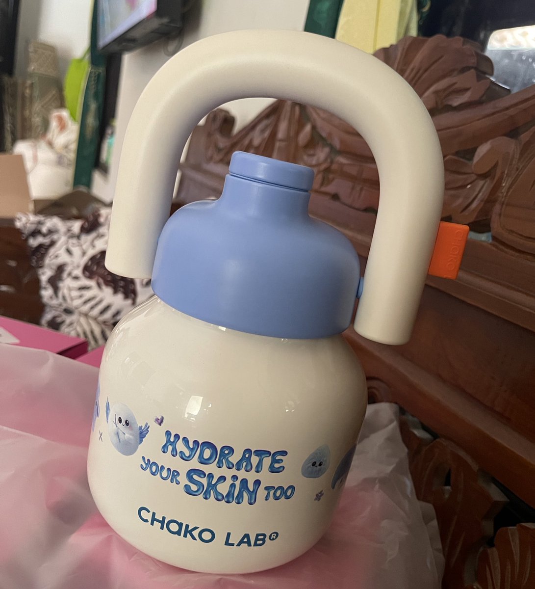 umaasaitou's tweet photo. wts / jual / dijual tumbler chako lab x ponds linlin kettle 1000ml. new / baru. warna putih-biru. sudah digrafir tulisan &amp; gambar ponds karena kolab dgn ponds (unilever). harga 300k. lokasi jogja. prefer cod dulu ya #zonauang #zonajajan #zonaba #zonabu #chakolab #jogja #tumbler https://t.co/RTy2rmVRwS