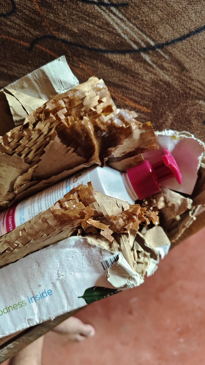 Order id- 91078692872

I ordered a Mamaearth Onion Shampoo 400ML pack from <a href="/mamaearthindia/">Mamaearth</a> app. After received the item when i opened it i saw there are leakage and seal was broken there was no plastic wrapper. Lots of shampoo wasted. I complaint but no response from support.