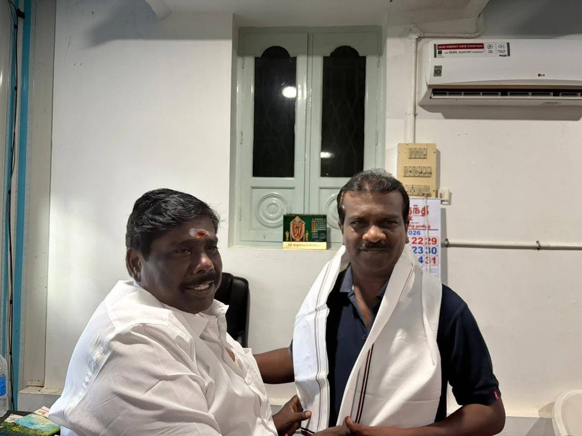 SundararajMLA's tweet photo. #வெற்றிச்சின்னம்குக்கர்
அனைத்திந்திய அண்ணா திராவிட முன்னேற்ற கழகத்தின், ஓட்டப்பிடாரம் மேற்கு ஒன்றிய செயலாளர் அருமை சகோதரர் , முன்னாள் சட்டமன்ற உறுப்பினர் P.மோகன் அவர்களை இன்று காலை, நம்ம MLA R சுந்தரராஜ் அவர்கள் மரியாதை நிமித்தமாக சந்தித்தேன். 
#NDA #ADMK #BJP #AMMK https://t.co/g2KvNXfv6z
