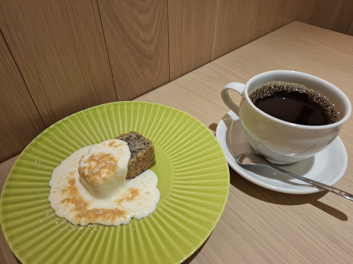 shunEn14's tweet photo. 昨日はショッピングデー🛍️✨
気になってたカフェにも入って、いい気分転換ができました✌お豆腐ケーキ、美味しかったー😋♥️ https://t.co/t6CRWunT4O